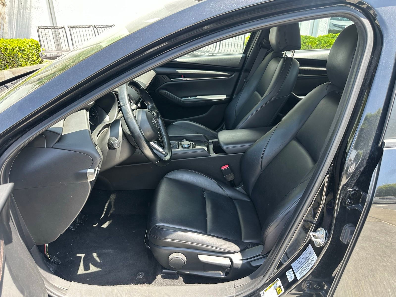 Used 2019 MAZDA MAZDA3 Sedan FWD image 2