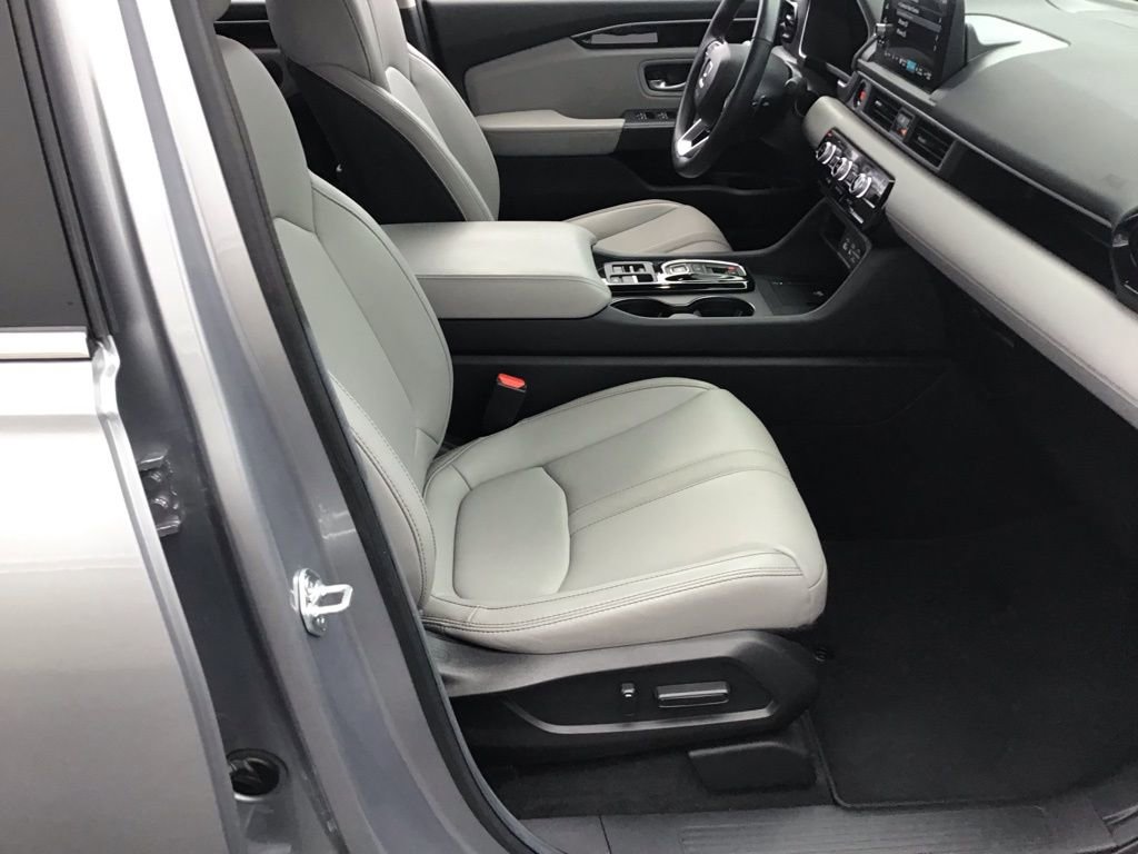 Used 2025 Honda Pilot EX-L image 12
