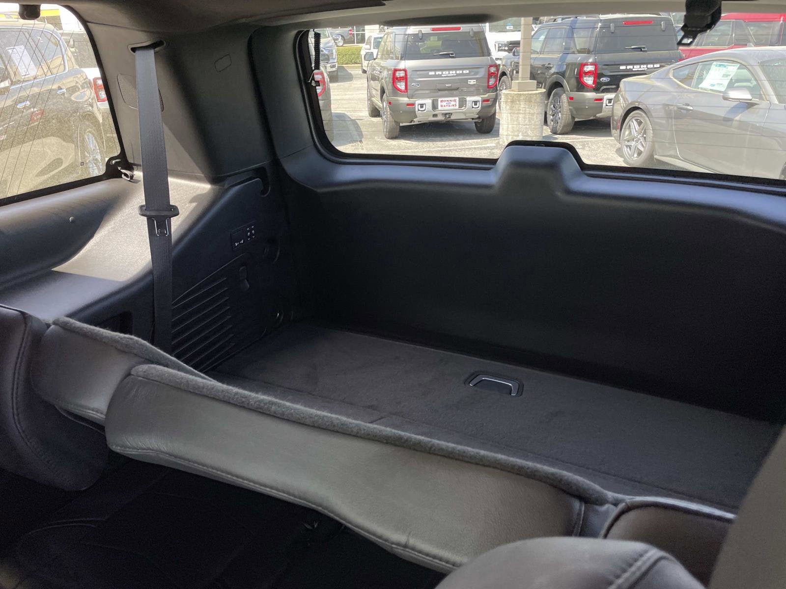 Used 2018 Cadillac Escalade Platinum RWD image 13
