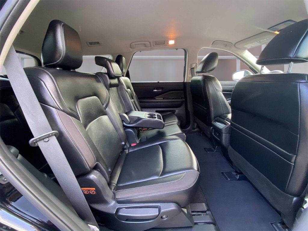 Used 2023 Nissan Pathfinder SL w/ Black Appearance Package image 10