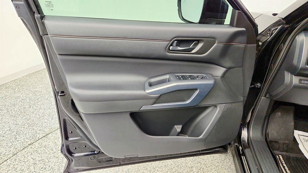 Used 2025 Nissan Pathfinder Rock Creek AWD/4WD image 10