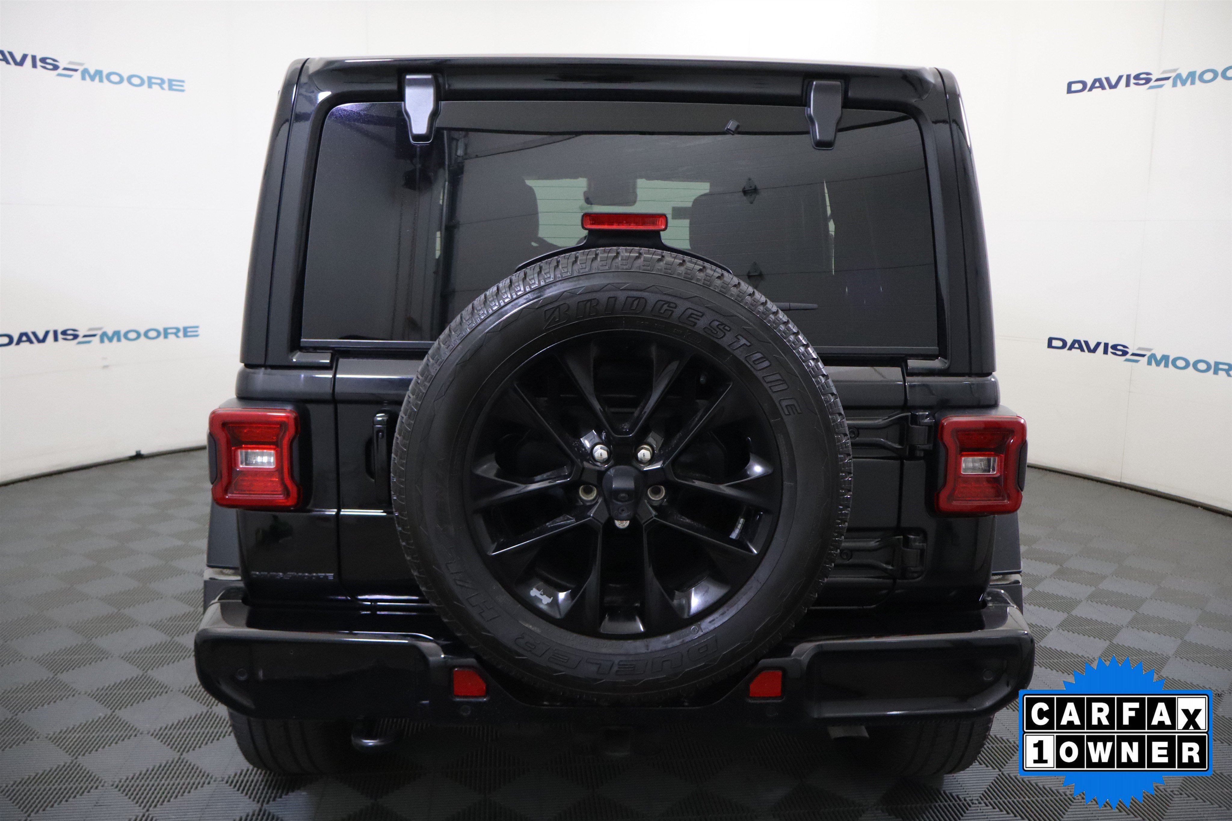 Used 2022 Jeep Wrangler Unlimited Sahara AWD/4WD image 8