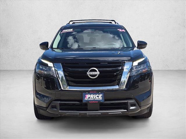 Used 2024 Nissan Pathfinder SV AWD/4WD image 2