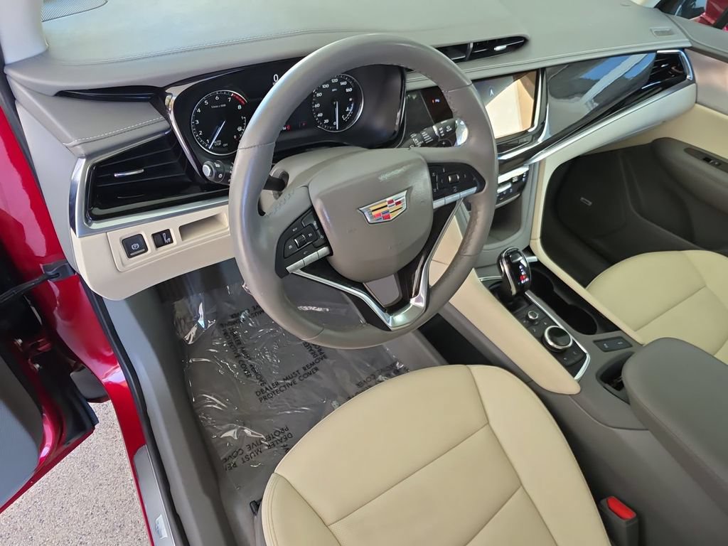 Used 2023 Cadillac XT6 Premium Luxury w/ LPO, Premium Carpet Package FWD image 10
