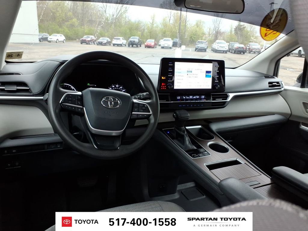 Used 2021 Toyota Sienna LE AWD/4WD image 13