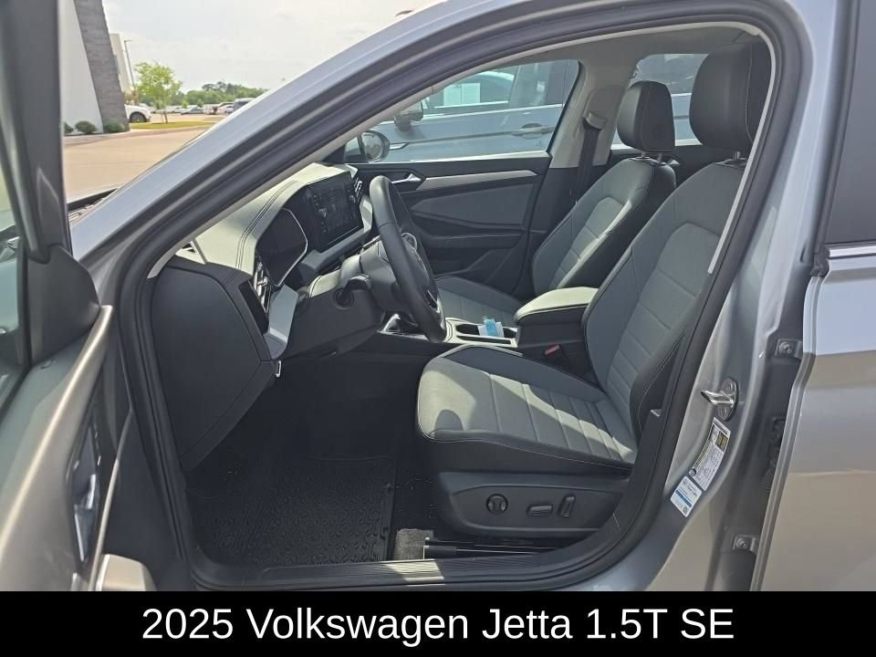Used 2025 Volkswagen Jetta SE w/ Sunroof Package FWD image 3