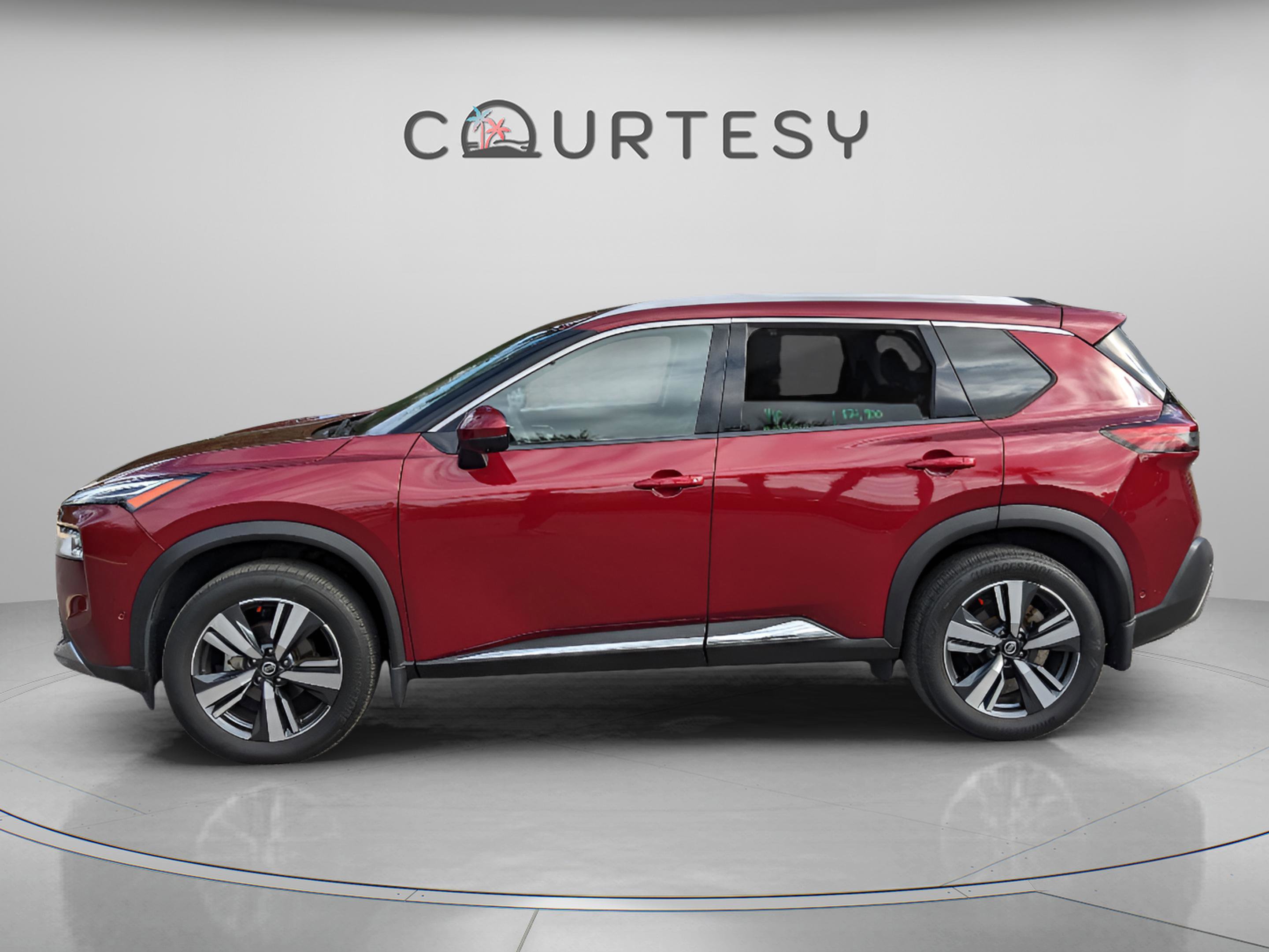 Used 2021 Nissan Rogue Platinum image 4