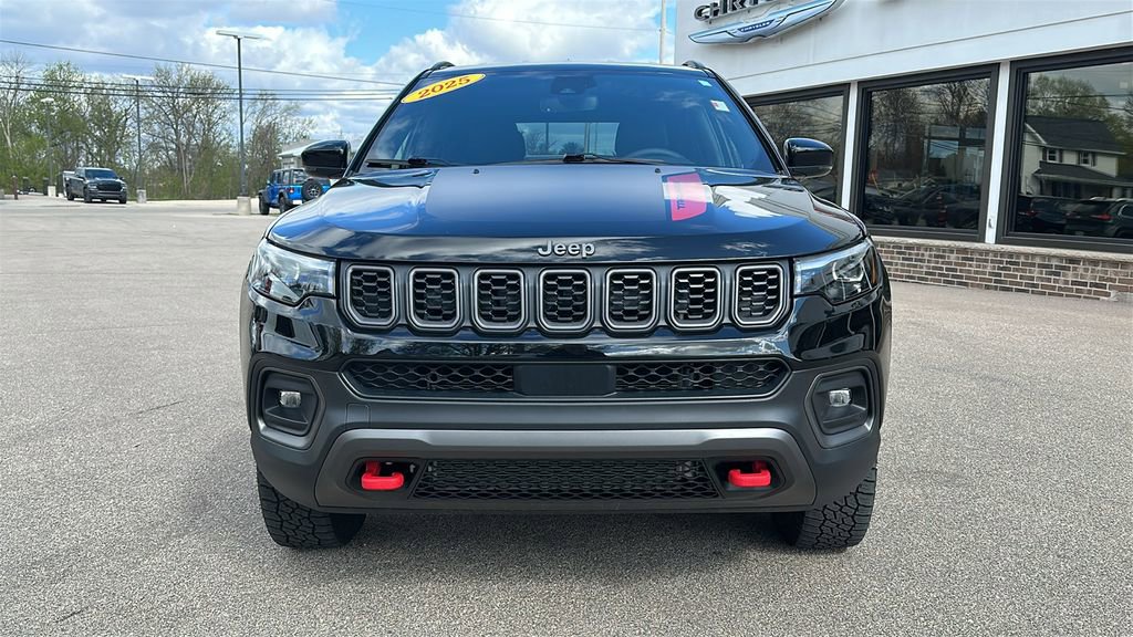 Used 2025 Jeep Compass Trailhawk w/ Trailhawk Elite Group AWD/4WD image 2
