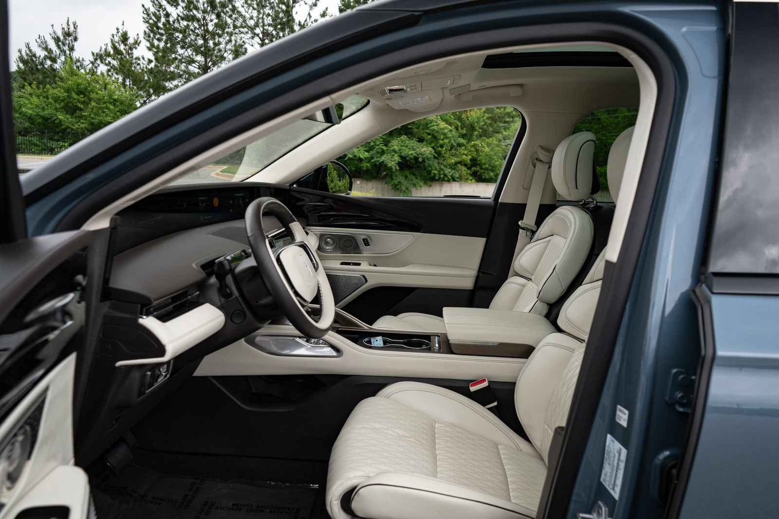 Used 2025 Lincoln Nautilus Black Label AWD/4WD image 23