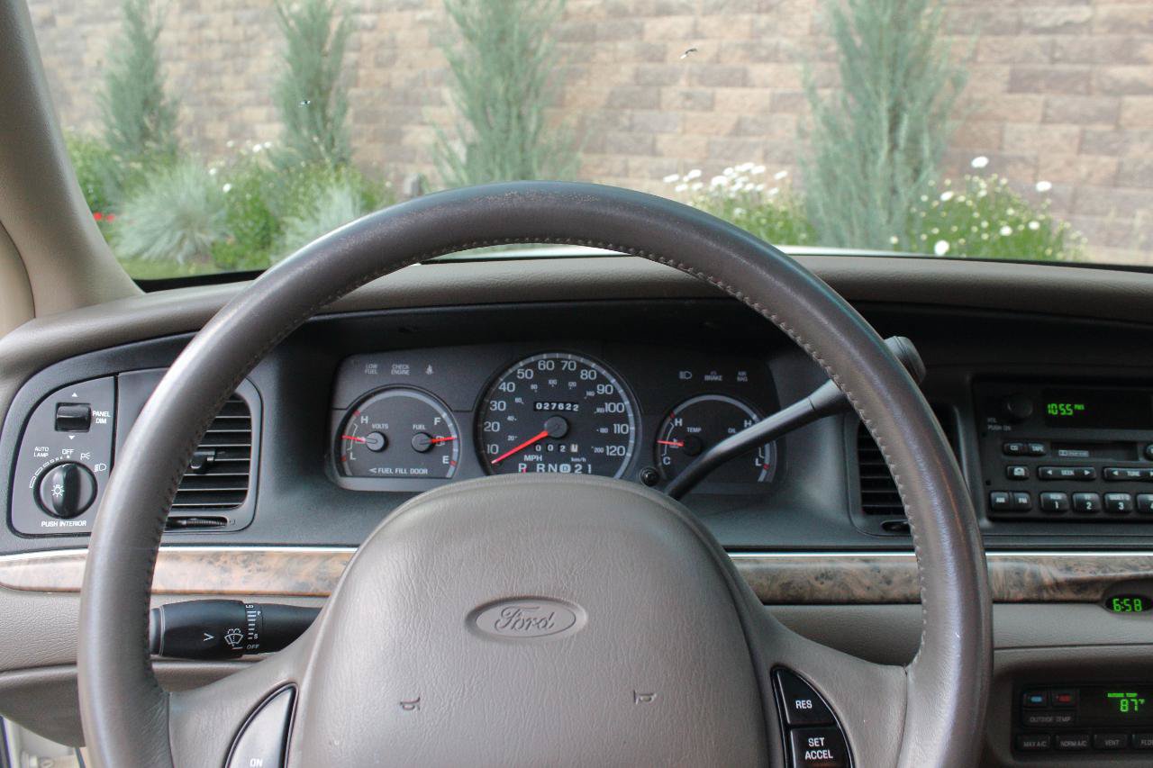Used 1999 Ford Crown Victoria LX RWD image 55