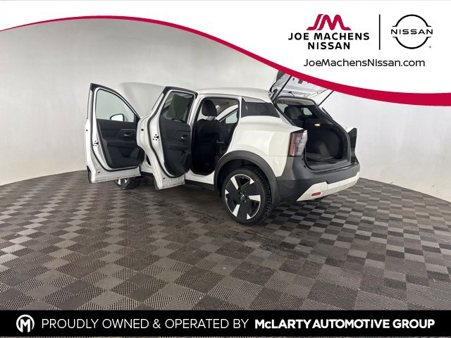 Certified 2025 Nissan Kicks SR image 16