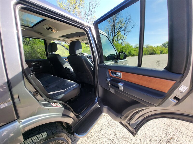Used 2016 Land Rover LR4 HSE AWD/4WD image 30