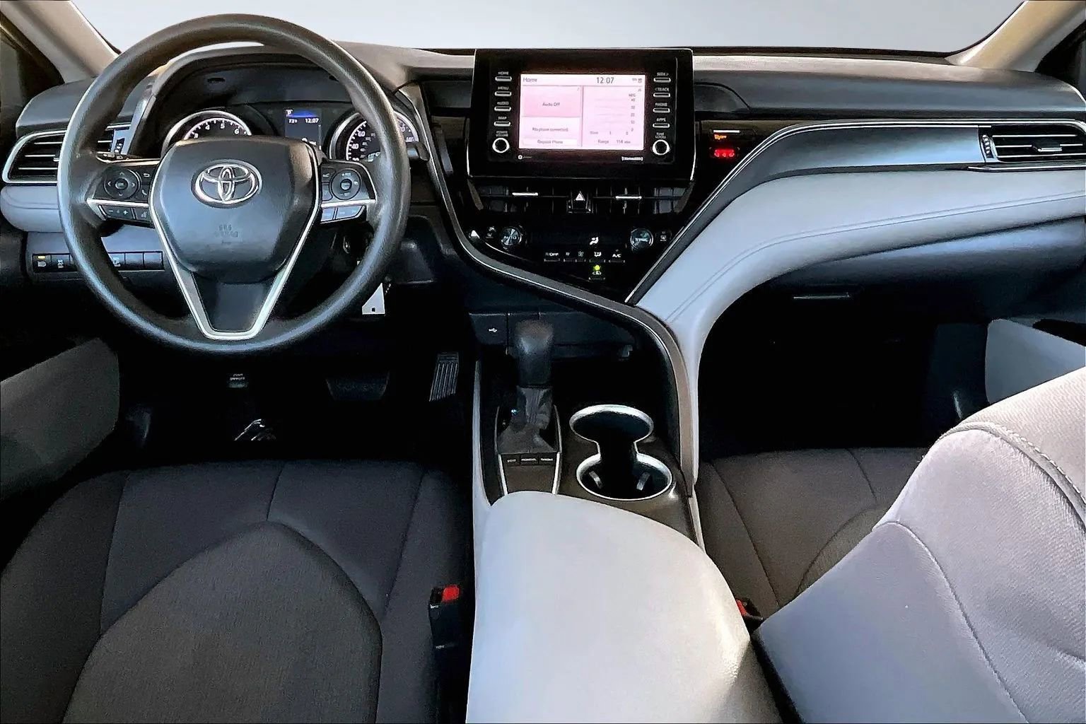 Used 2022 Toyota Camry LE FWD image 7