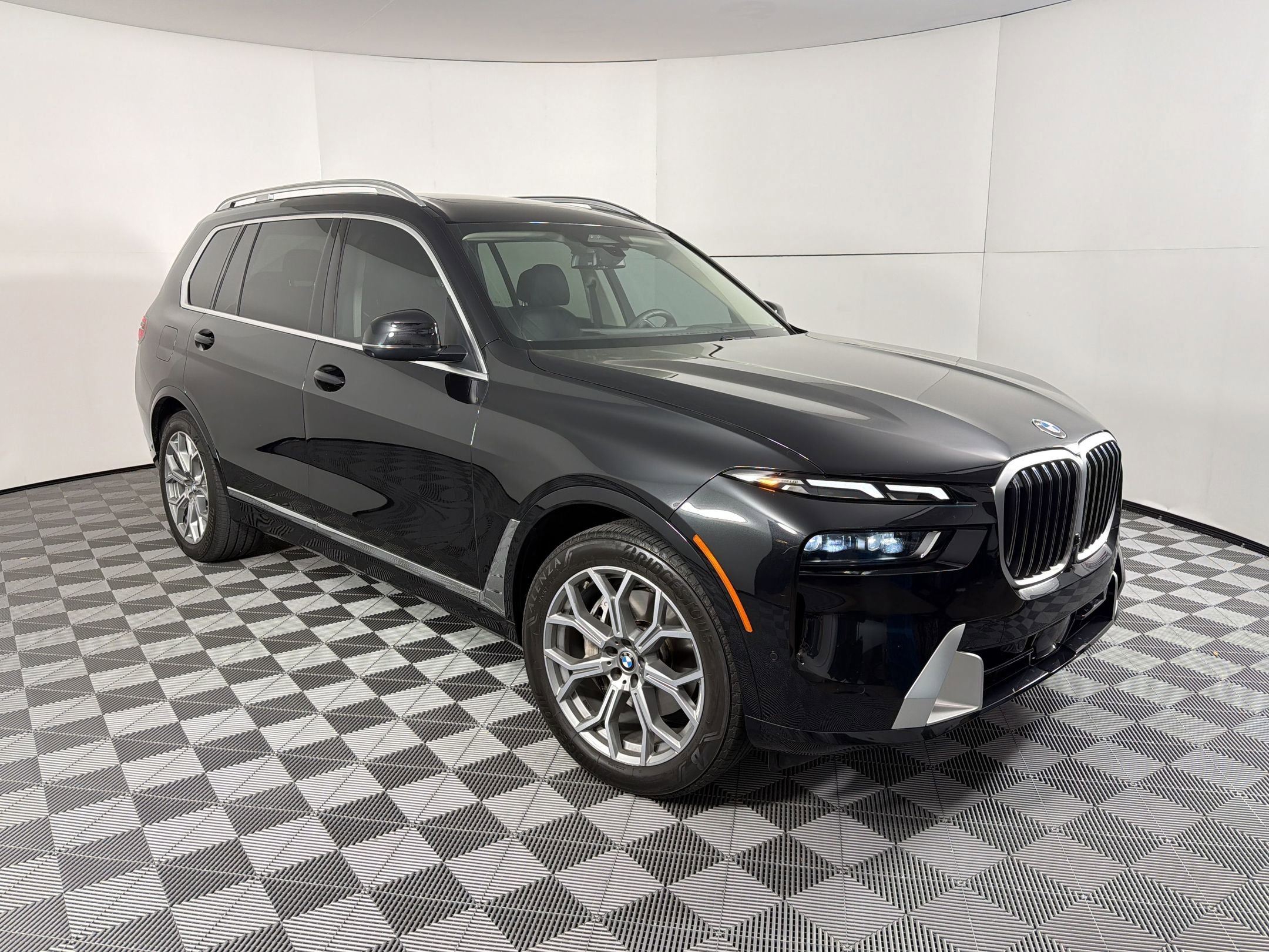 Used 2024 BMW X7 xDrive40i w/ Climate Comfort Package AWD/4WD image 7