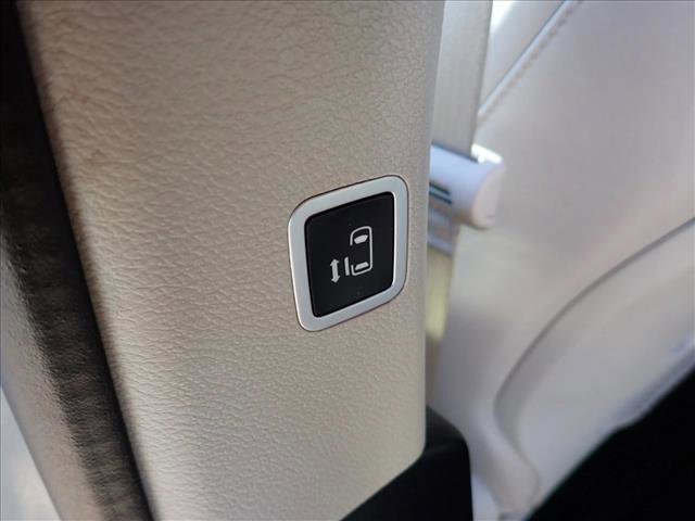 Used 2017 Chrysler Pacifica Limited w/ Advanced Safetytec Group image 12