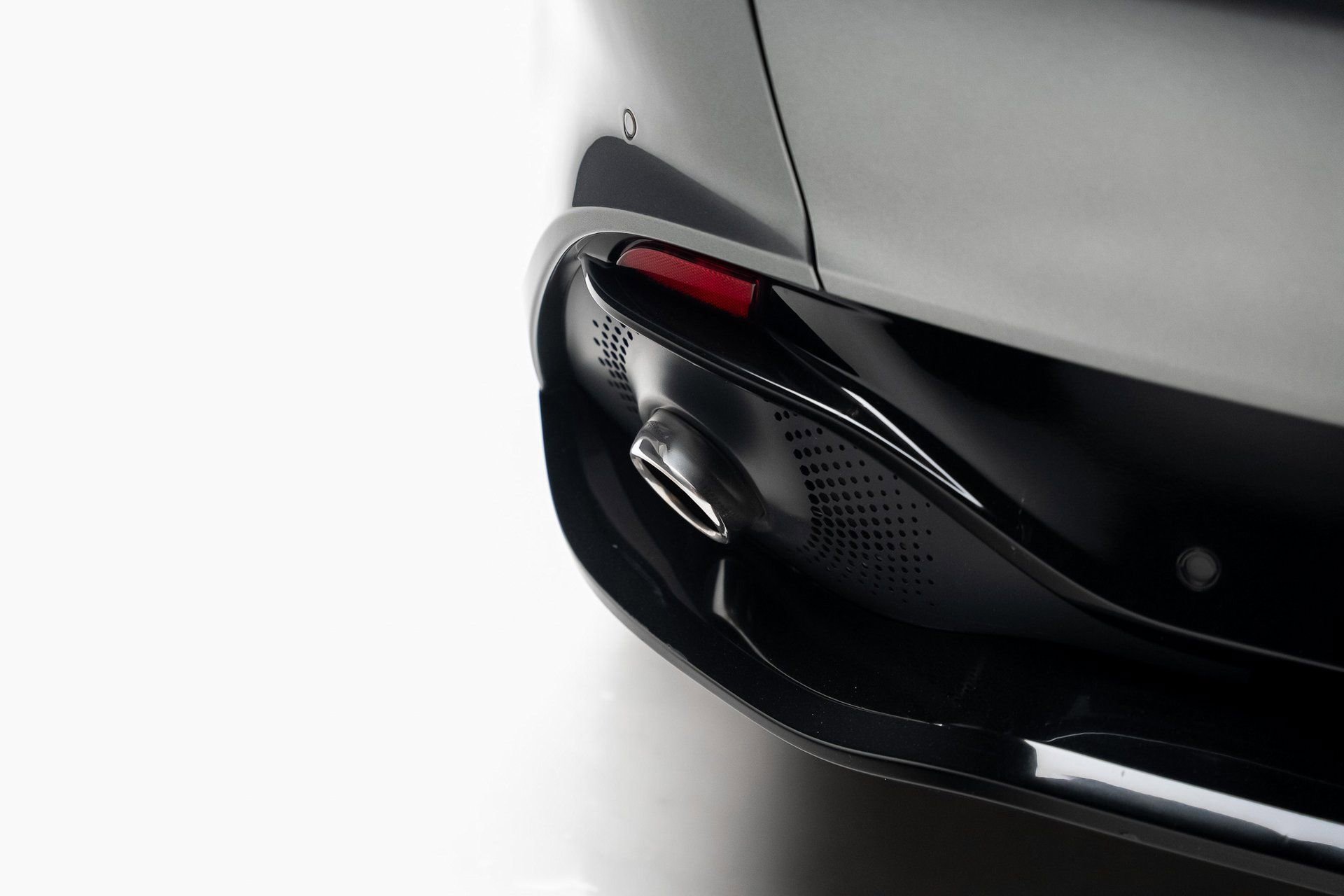 Used 2021 Aston Martin DBX image 29