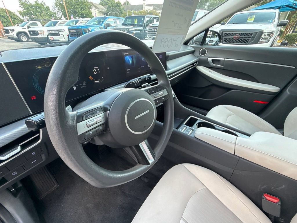 Used 2025 Hyundai Sonata SEL FWD image 15