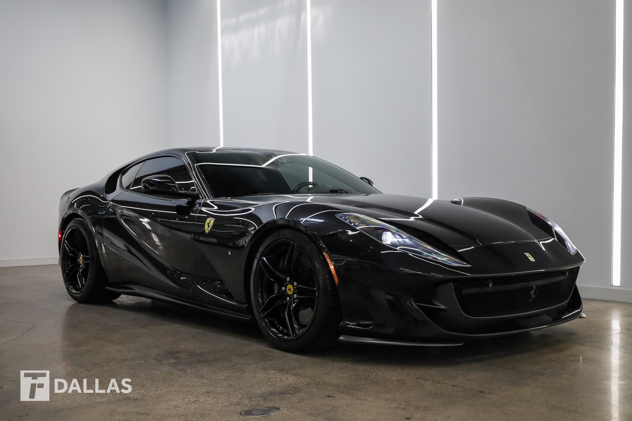 Used 2018 Ferrari 812 Superfast RWD image 14