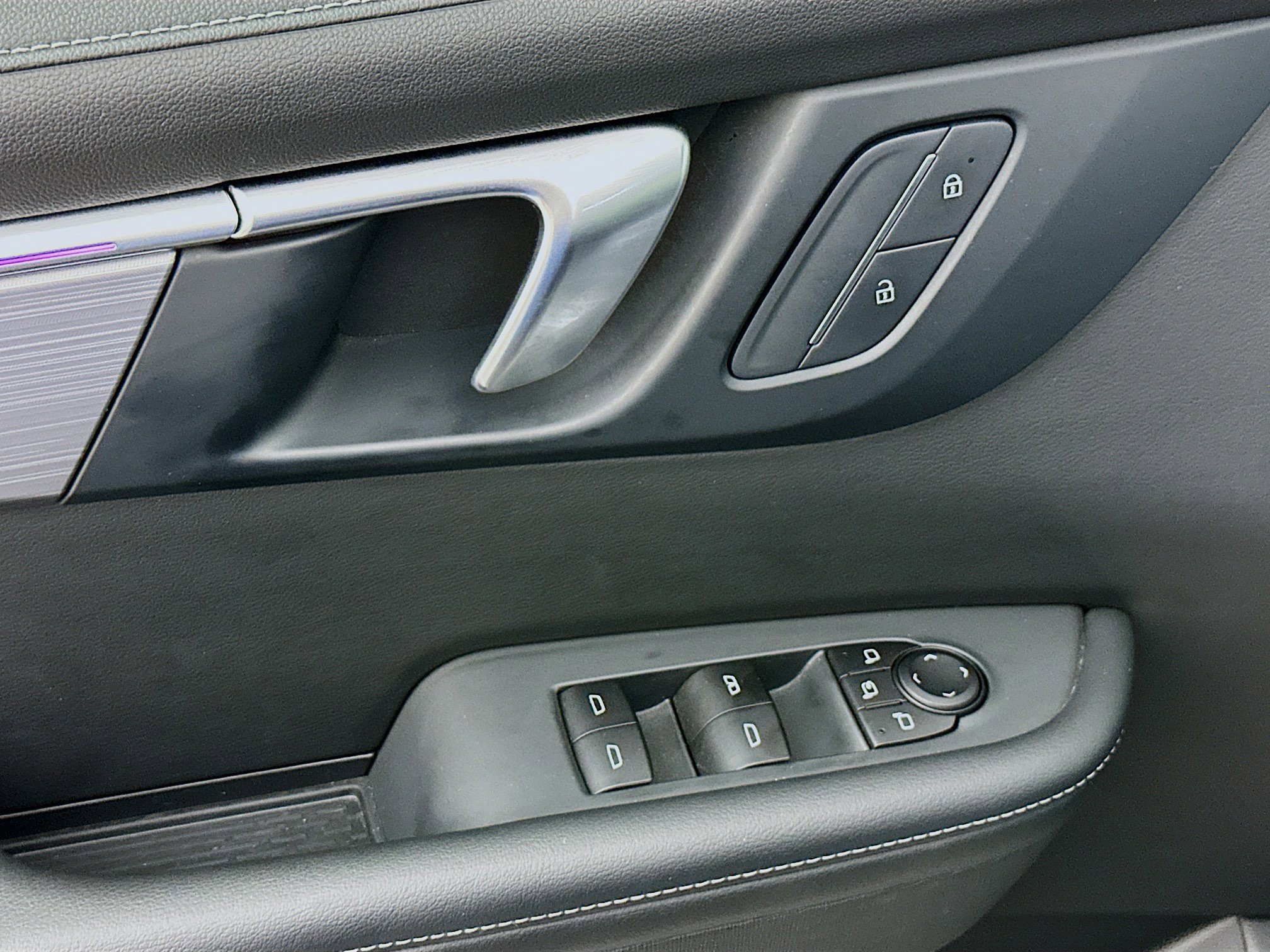 Used 2025 Buick Enclave Preferred image 15