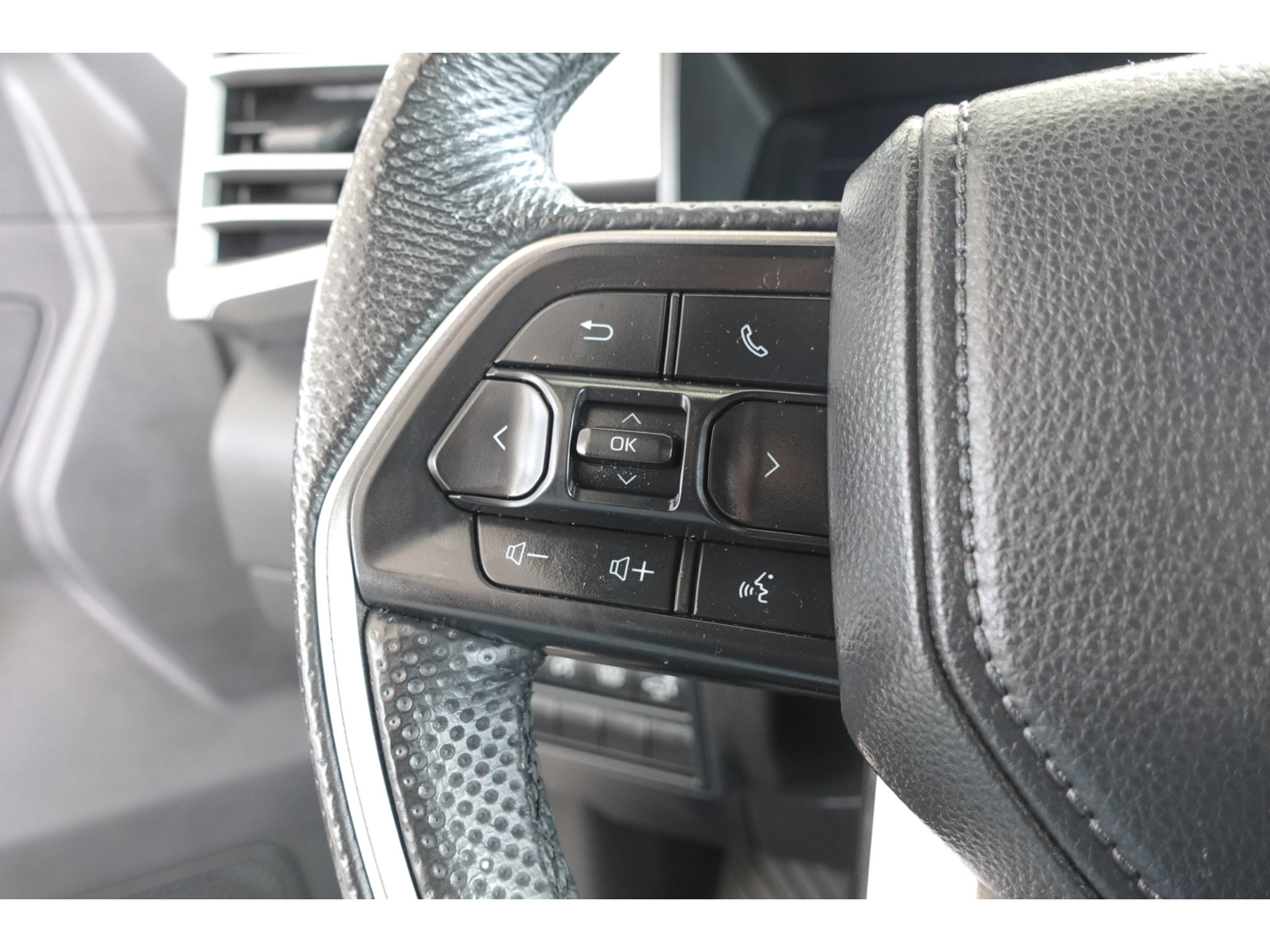 Used 2025 Toyota Tundra Limited AWD/4WD image 15