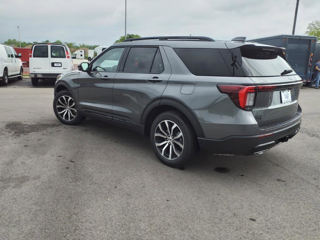 New 2025 Ford Explorer ST-Line w/ Premium Package image 5