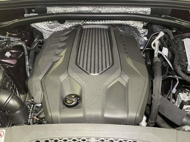 Certified 2023 Porsche Macan Turbo AWD/4WD image 17