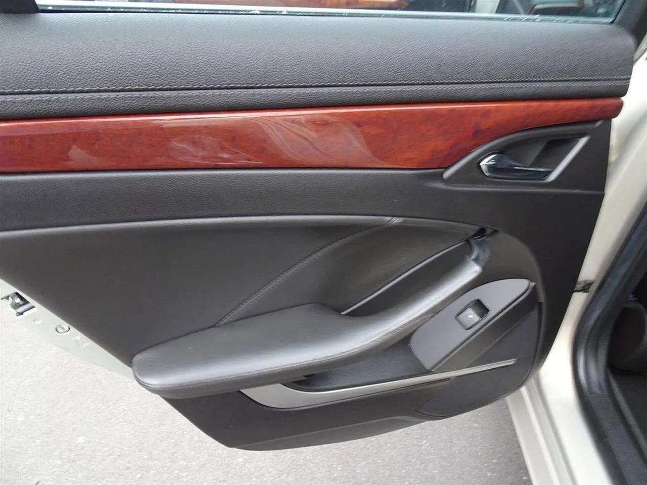 Used 2008 Cadillac CTS 3.6 w/ Wood Trim Package RWD image 19