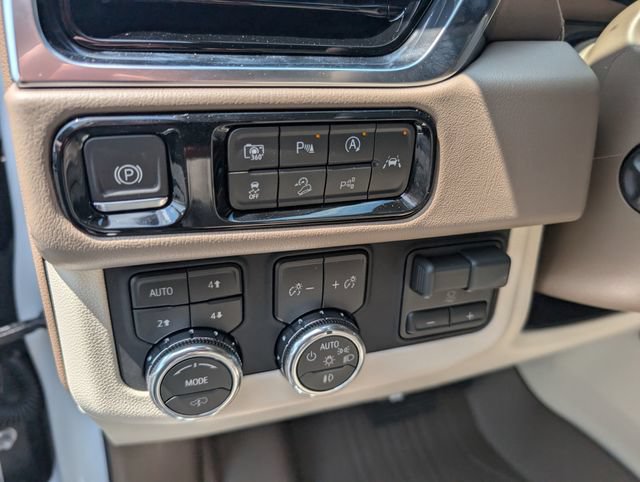 New 2026 GMC Yukon Denali w/ Denali Reserve Package AWD/4WD image 16