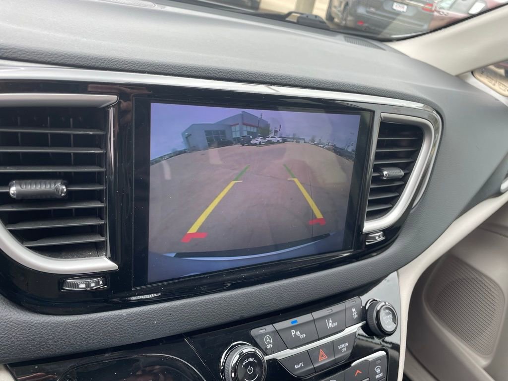 Used 2023 Chrysler Pacifica Touring-L image 35