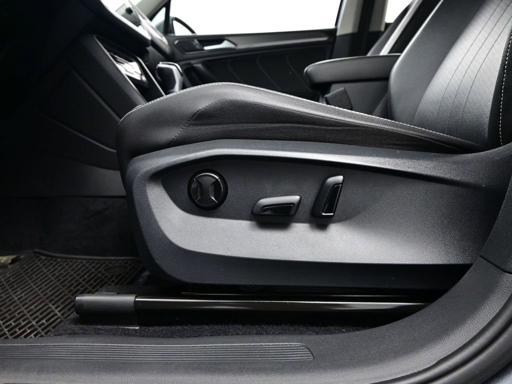 Used 2022 Volkswagen Tiguan SE image 13
