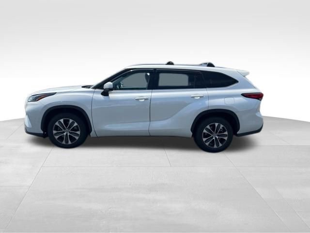 Used 2021 Toyota Highlander XLE FWD image 4