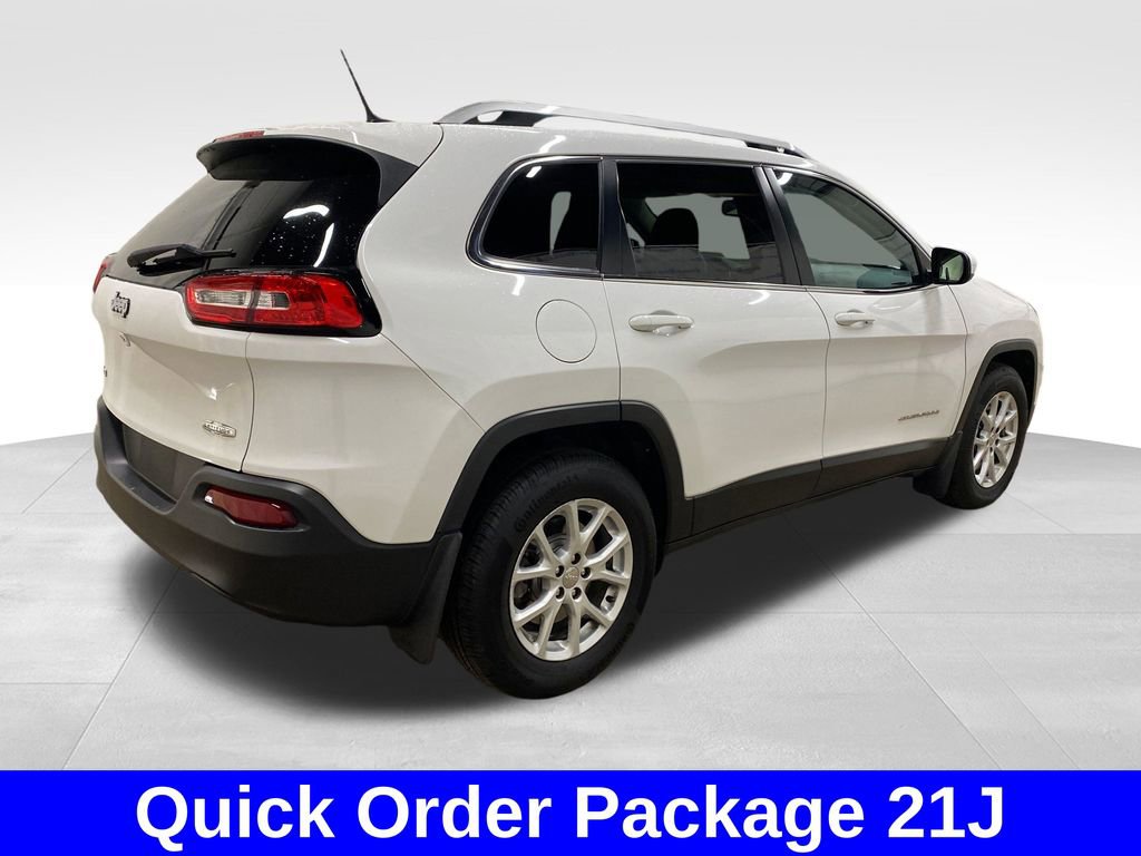 Used 2016 Jeep Cherokee Latitude AWD/4WD image 4