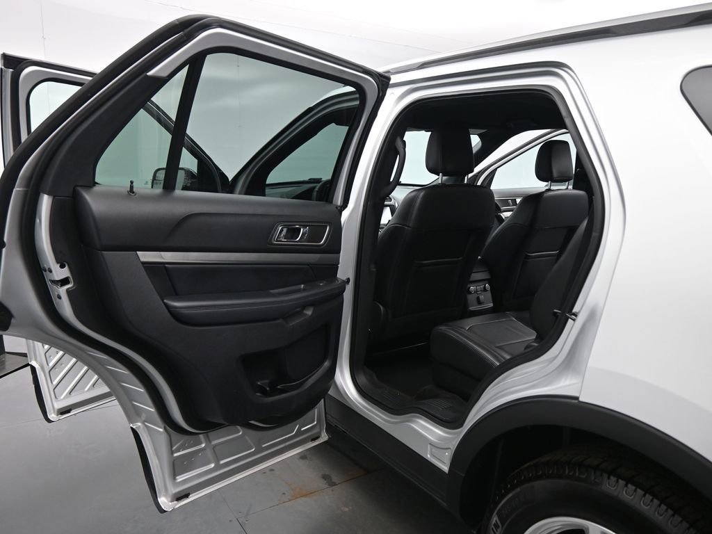 Certified 2018 Ford Explorer XLT w/ Equipment Group 202A image 18