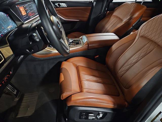 Used 2022 BMW X7 M50i w/ Dynamic Handling Package AWD/4WD image 16