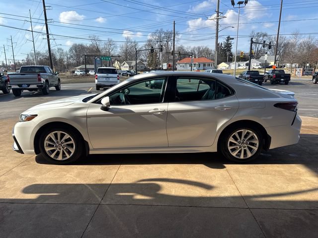 Used 2023 Toyota Camry SE FWD image 5