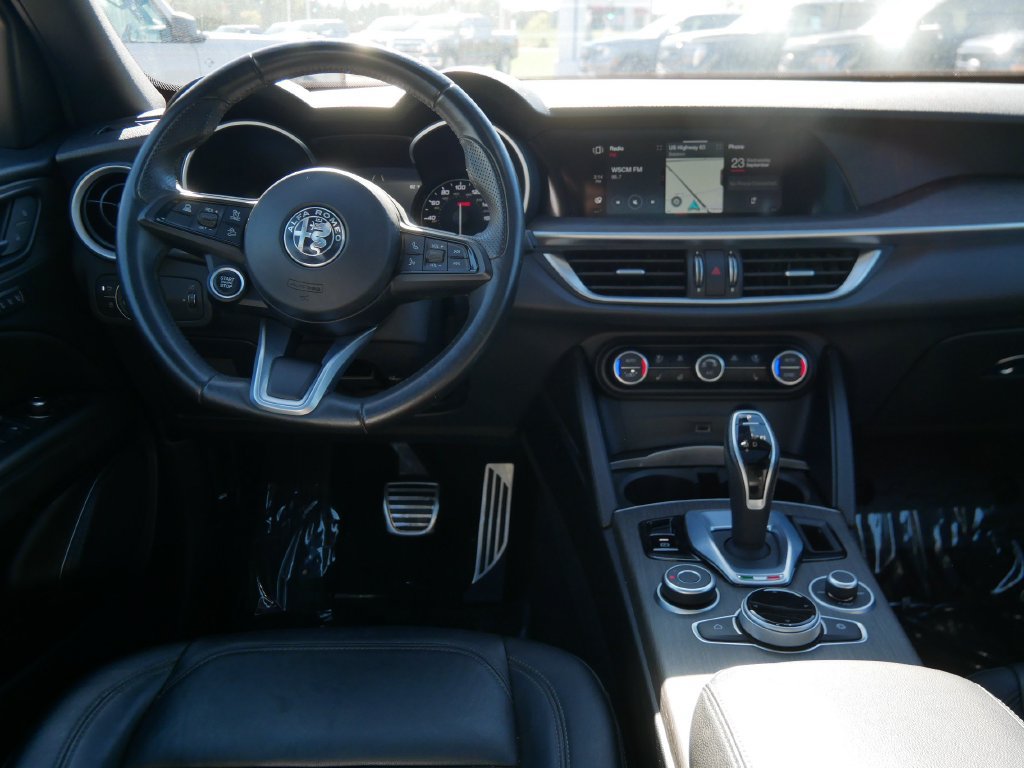 Used 2023 Alfa Romeo Stelvio Ti AWD/4WD image 17