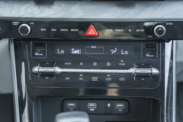 Used 2024 Kia Carnival EX FWD image 27