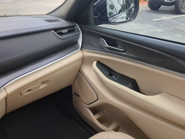 Certified 2025 Jeep Grand Cherokee Limited 4xe AWD/4WD image 20