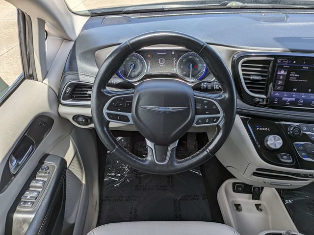 Used 2021 Chrysler Pacifica Touring-L FWD image 18
