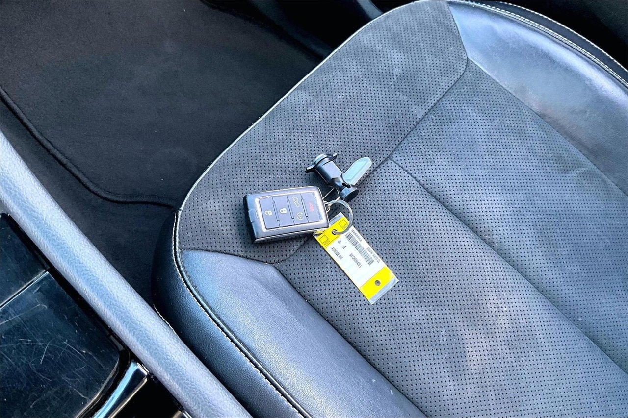 Certified 2022 Jeep Grand Cherokee L Laredo image 32