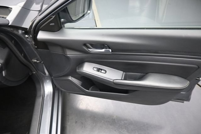 Used 2024 Nissan Altima 2.5 SV FWD image 39