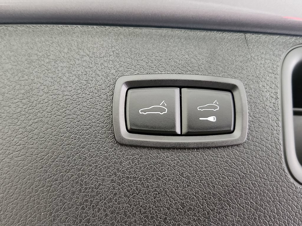 Certified 2026 Porsche Macan AWD/4WD image 31