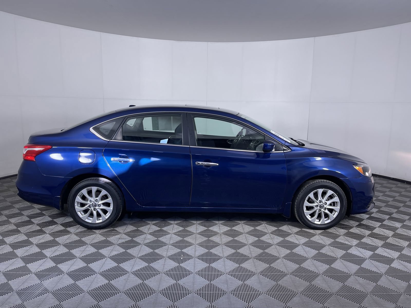 Used 2016 Nissan Sentra SV w/ Style Package image 10