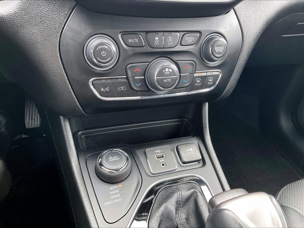 Used 2023 Jeep Cherokee Altitude Lux image 24