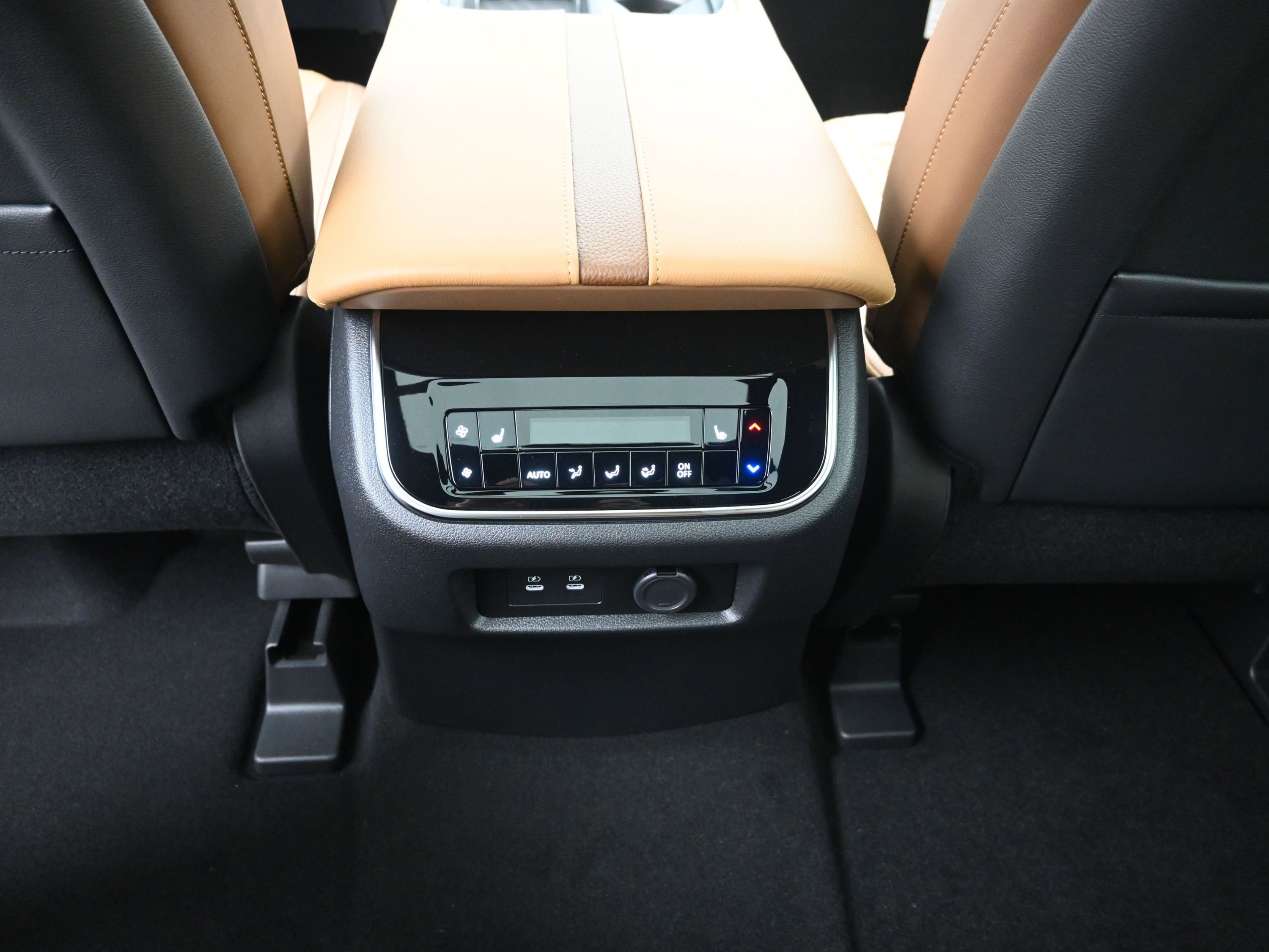 New 2025 Nissan Armada Platinum Reserve image 19