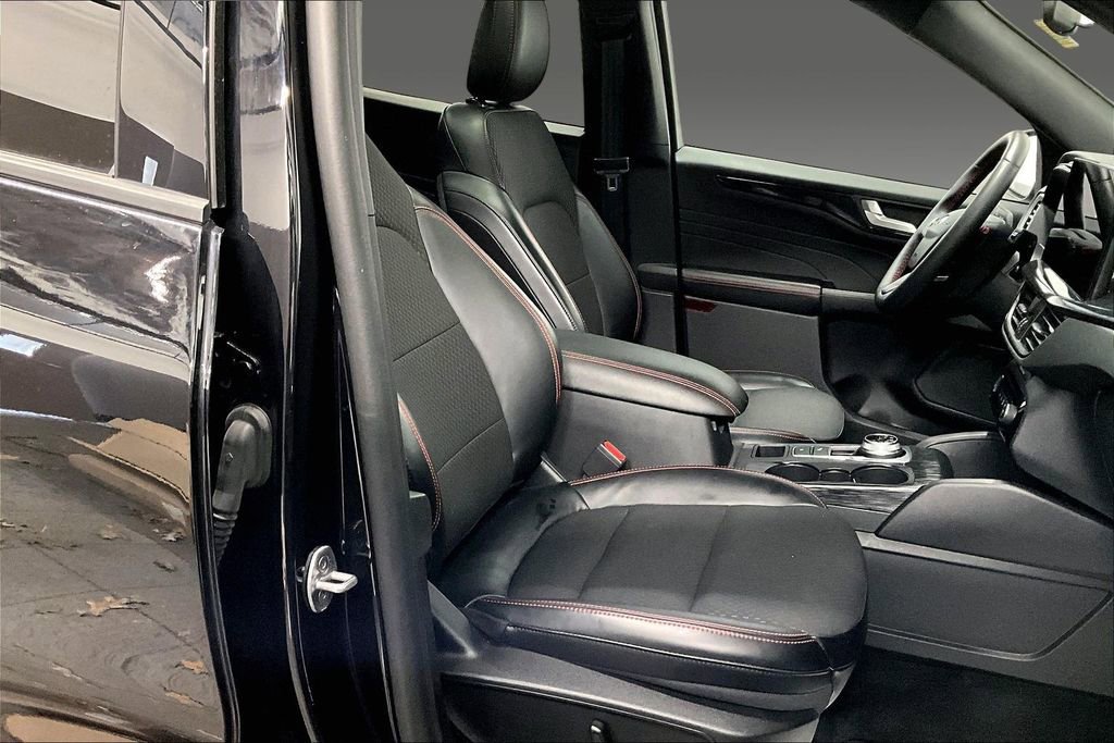 Used 2024 Ford Escape ST-Line Select w/ Tech Pack #2 image 4