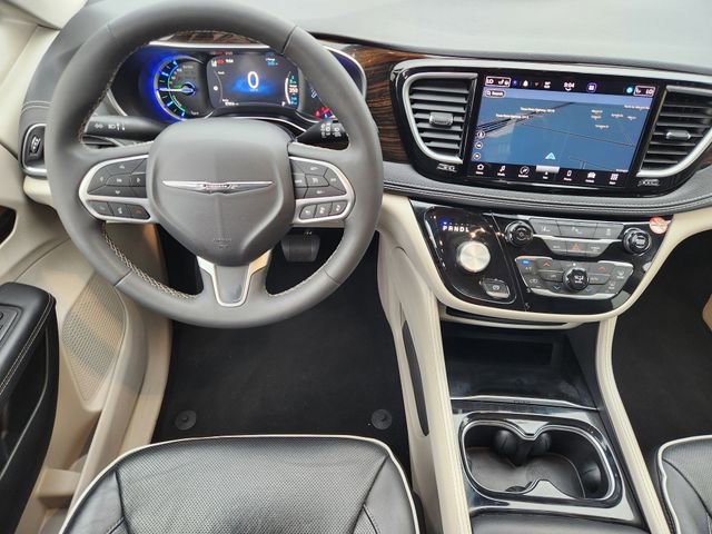 Used 2023 Chrysler Pacifica Limited FWD image 29