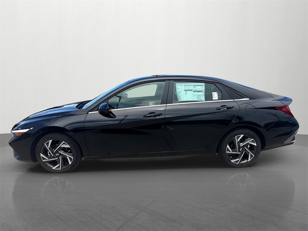 Used 2024 Hyundai Elantra SEL w/ Convenience Package image 2