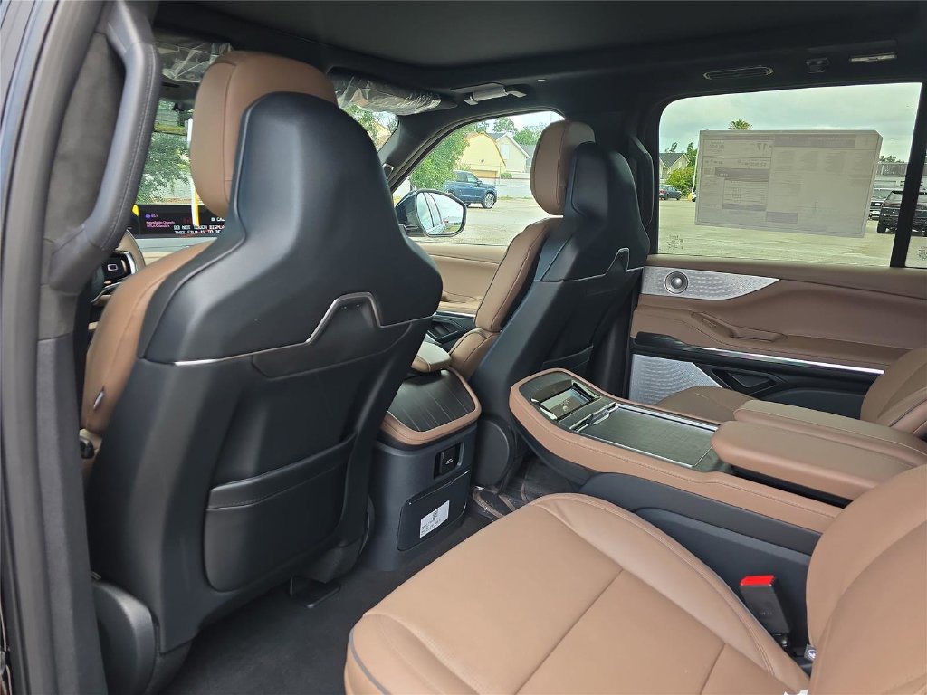 New 2026 Lincoln Navigator Black Label AWD/4WD image 14