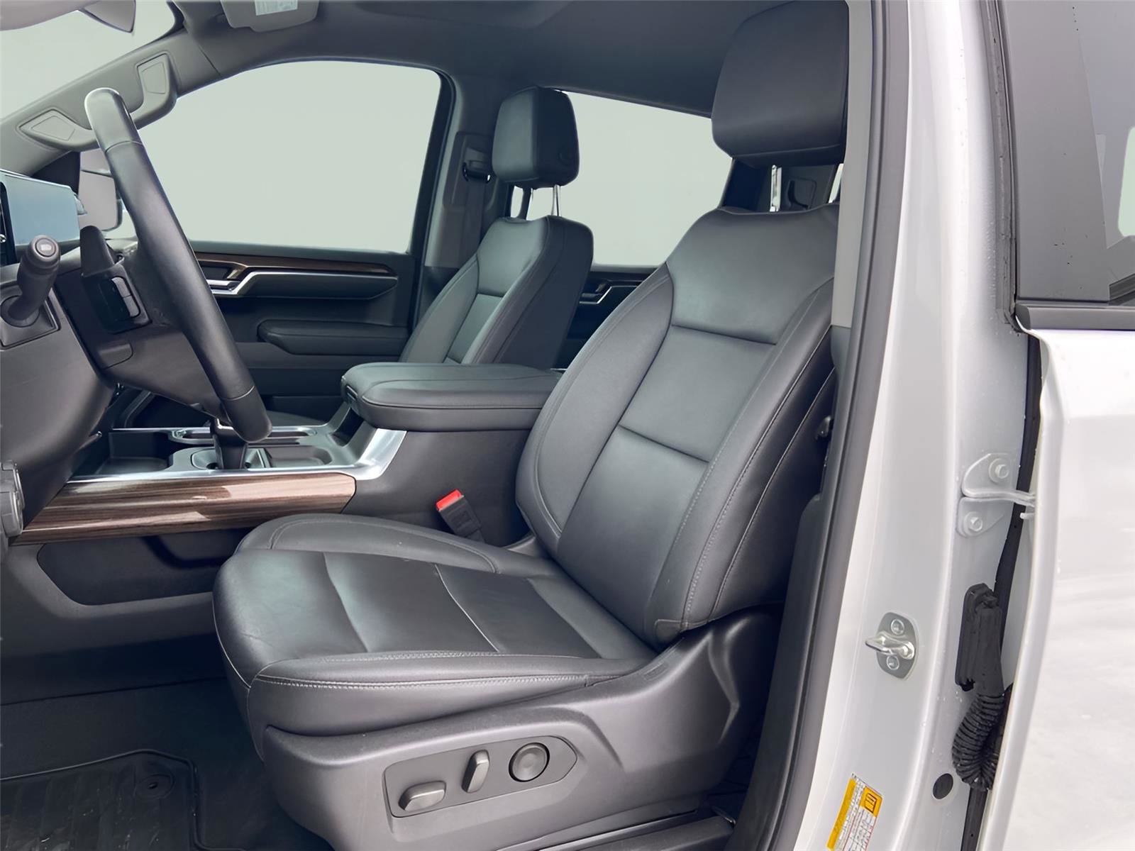 Used 2025 Chevrolet Silverado 1500 RST w/ Redline Edition image 13